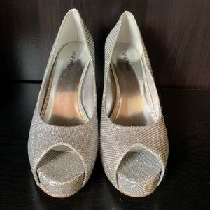 Nine West silver sparkly open toed heel pumps